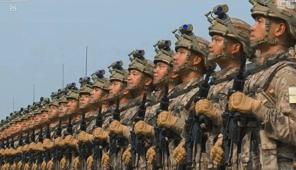 中國特種兵新裝備摸禿美軍，網(wǎng)友：你跟我說這是解放軍？