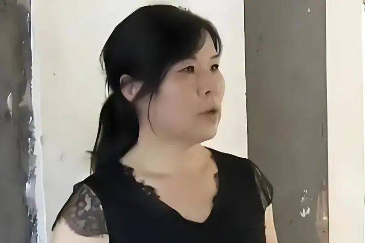 湖南55歲巨嬰女子因太漂亮，沒上過一天班，顏值曝光后網(wǎng)友唏噓