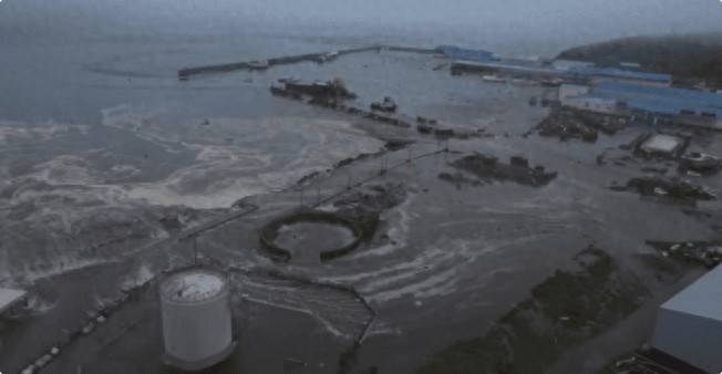 海軍基地遇上大地震，港內(nèi)全是新核潛艇，損壞一艘都能讓俄軍心疼