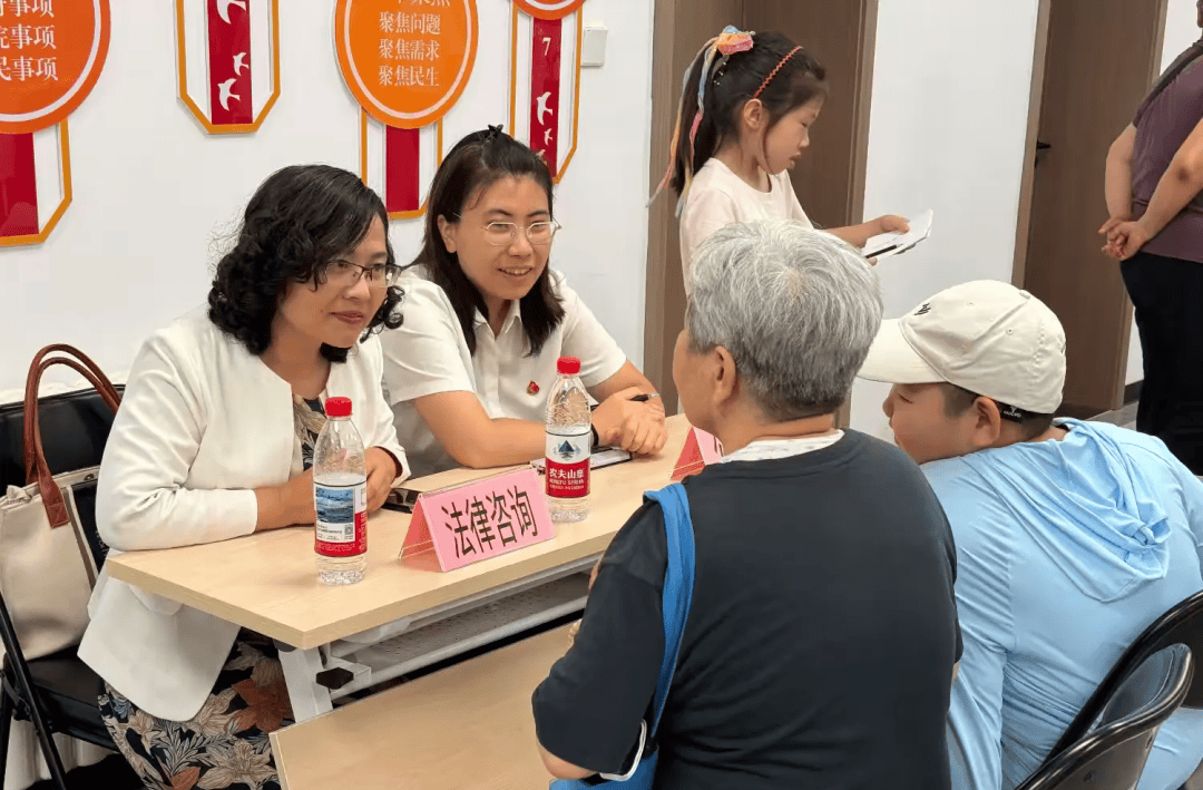 “法治進社區(qū)（村）”法律服務團走進甘家口街道
