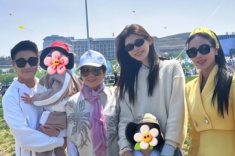 考古|何猷君五年3次辟謠私生子傳聞，親妹妹也卷入風(fēng)波，本尊：這瓜連我也不懂