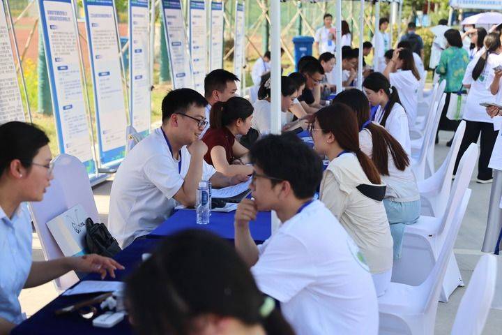 保持戰(zhàn)略定力 集中精力辦好自己的事——各地區(qū)各部門奮力打好“十四五”規(guī)劃收官戰(zhàn)