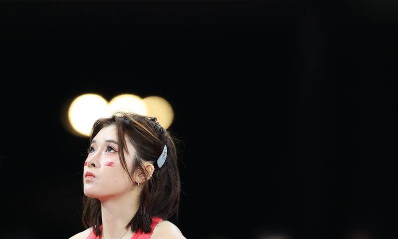 女子100米欄：吳艷妮逆轉(zhuǎn)奪冠 林雨薇摔倒仍獲第3