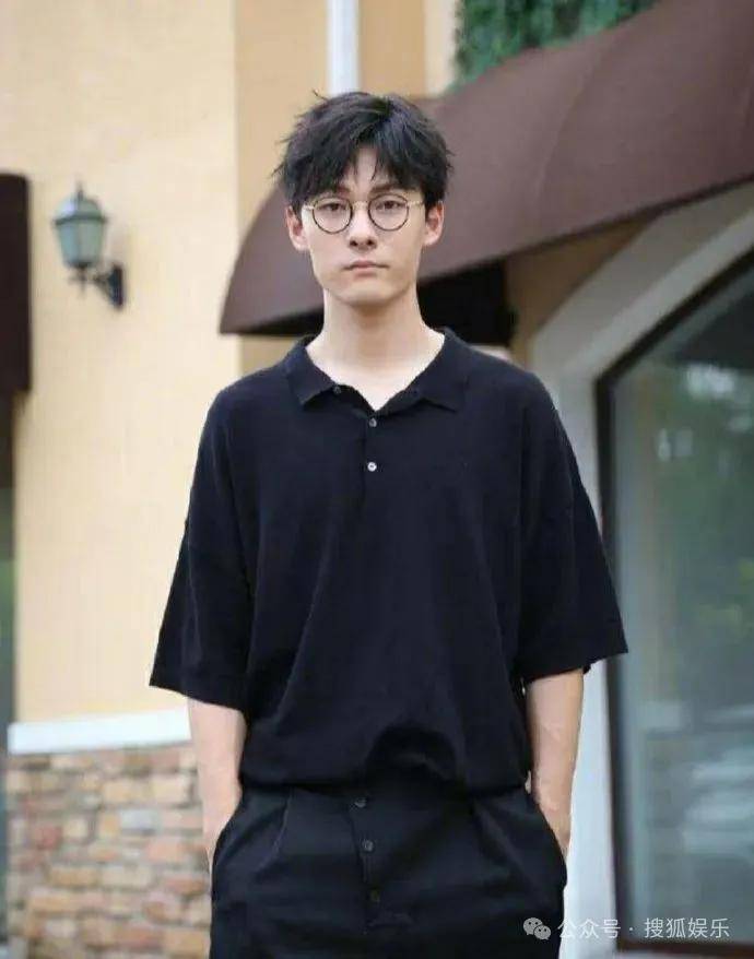 離婚三年又被拍到親密逛超市，他倆這是純帶娃還是真復(fù)合了？