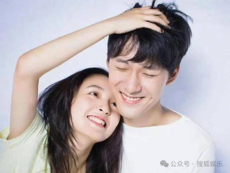 離婚三年又被拍到親密逛超市，他倆這是純帶娃還是真復(fù)合了？