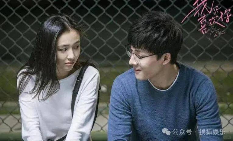 離婚三年又被拍到親密逛超市，他倆這是純帶娃還是真復(fù)合了？