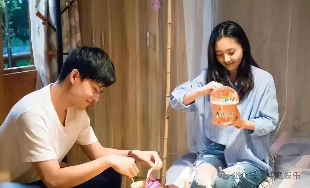 離婚三年又被拍到親密逛超市，他倆這是純帶娃還是真復(fù)合了？