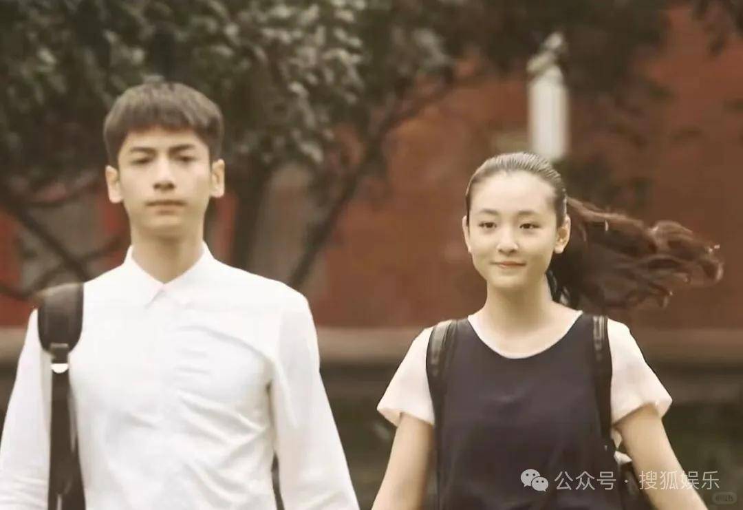 離婚三年又被拍到親密逛超市，他倆這是純帶娃還是真復(fù)合了？