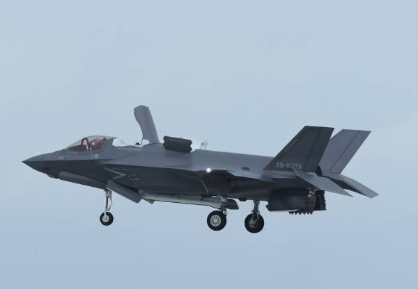 日本首批F-35B從美國飛回，戰(zhàn)后首次擁有艦載戰(zhàn)斗機
