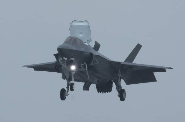 日本首批F-35B從美國飛回，戰(zhàn)后首次擁有艦載戰(zhàn)斗機