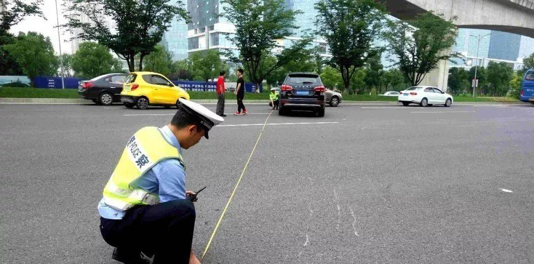 “剛走出去不到一分鐘就出事”，一家五口1死4傷！家屬最新發(fā)聲