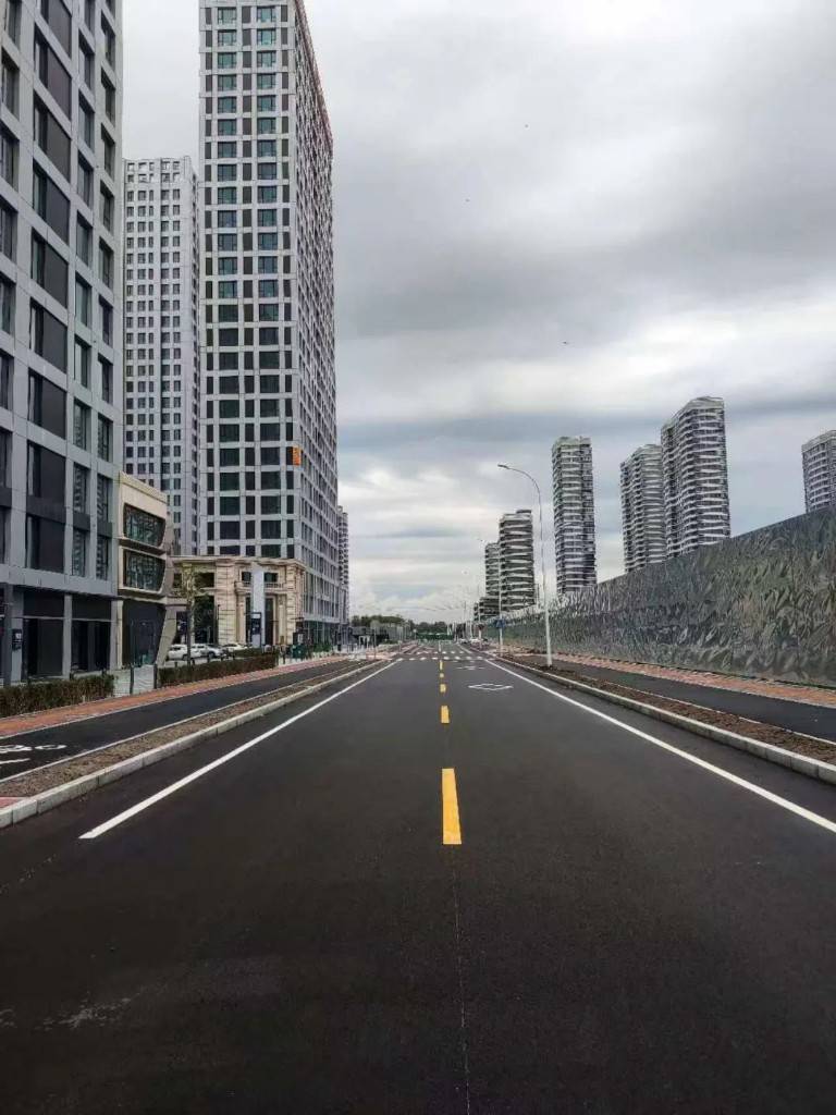 雙向2車道！哈爾濱市群力外灘1898配套道路—規(guī)劃一路工程正式完工通車