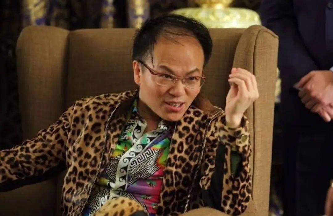 導演鄭某峰涉嫌猥褻兒童已被批捕，此前多位演員自曝曾被他侵害