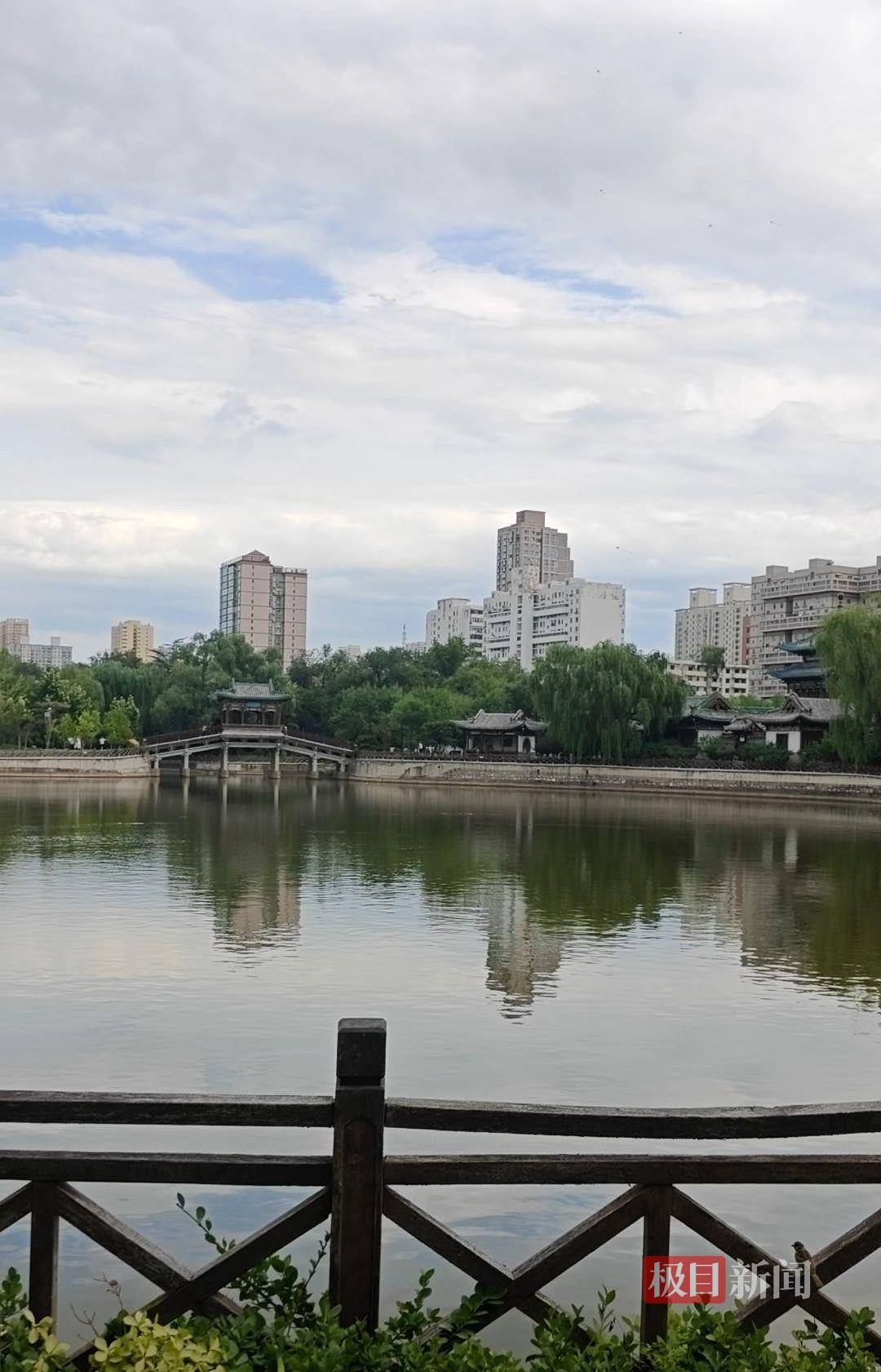 太原一公園為游客打撈手機(jī)時(shí)意外發(fā)現(xiàn)100多發(fā)步槍子彈，警方介入調(diào)查