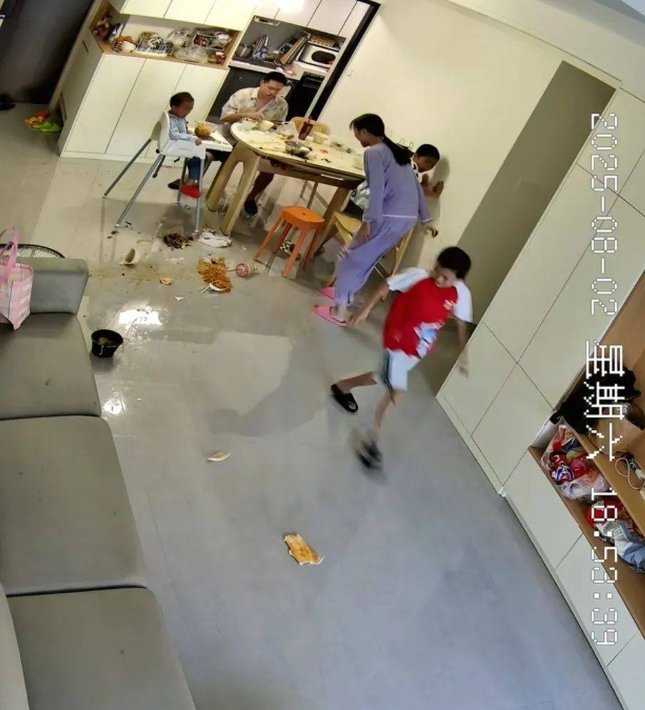 男子沒(méi)吃到雞蛋念叨致妻子崩潰摔碗！多地否認(rèn)事發(fā)地，網(wǎng)友疑起號(hào)