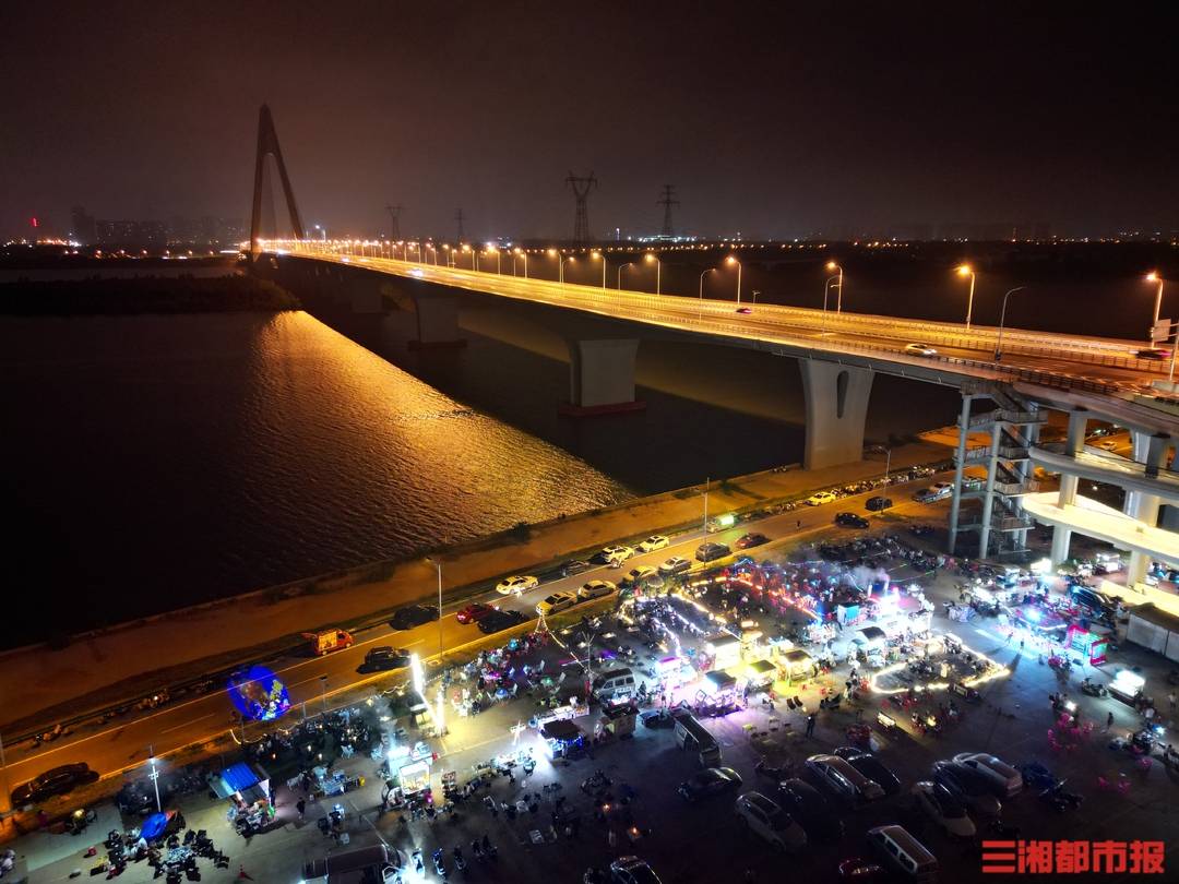 露天客廳，煙火長(zhǎng)卷：湘江“橋”下見(jiàn)長(zhǎng)沙真性情