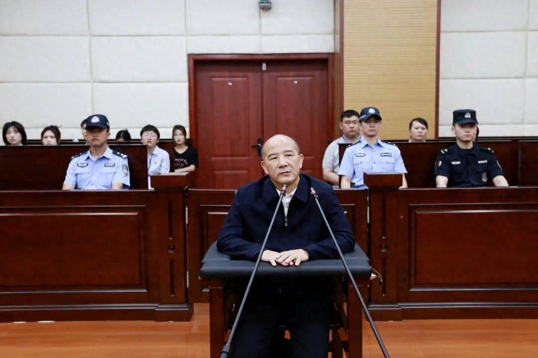 受賄近900萬元，貴州銅仁市人大常委會原副主任楊彪受審