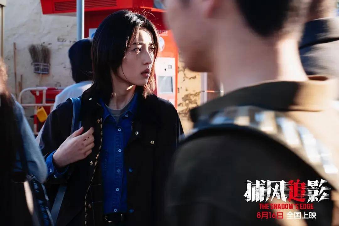 豆瓣開分8.1，創(chuàng)近二十年成龍電影最佳！打掉爛片標(biāo)簽的《捕風(fēng)追影》爽在哪？