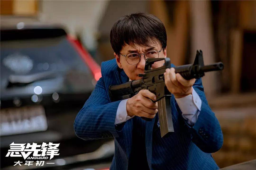 豆瓣開分8.1，創(chuàng)近二十年成龍電影最佳！打掉爛片標(biāo)簽的《捕風(fēng)追影》爽在哪？