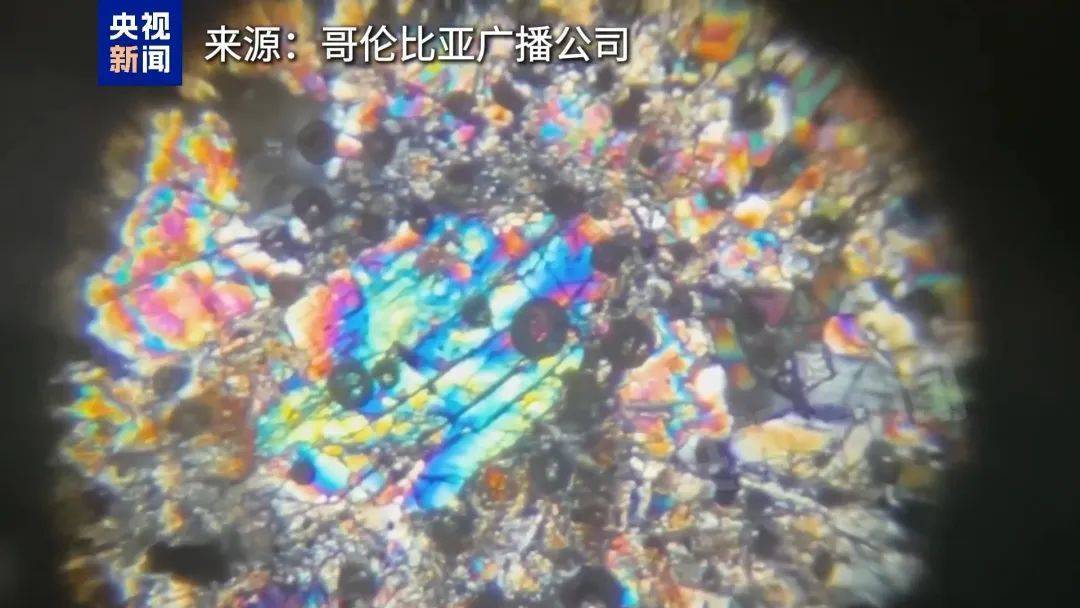 一顆隕石墜落在國外民宅，內(nèi)部結(jié)構(gòu)呈現(xiàn)彩虹光澤；推測其形成于45.6億年前