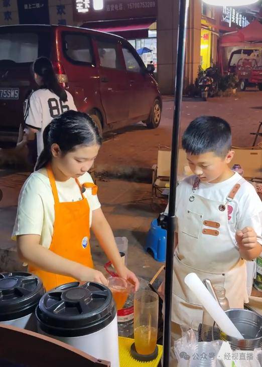 11歲小學(xué)生暑期擺攤賣奶茶月入4000元！母親回應(yīng)