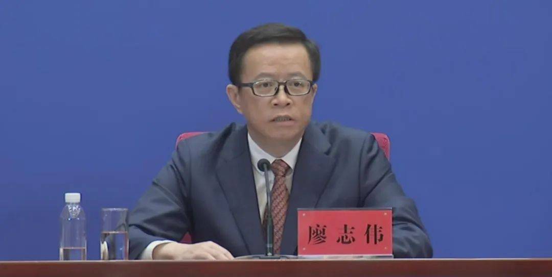 受中央組織部領(lǐng)導(dǎo)委派，中央組織部有關(guān)干部局負(fù)責(zé)同志出席長江委領(lǐng)導(dǎo)干部會(huì)議，宣布中央決定：廖志偉同志任長江水利委員會(huì)黨組書記