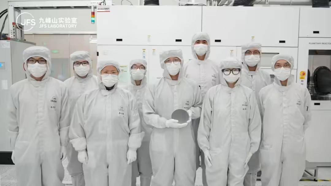 推動國產(chǎn)光芯片成本大降，我國成功開發(fā)6英寸InP激光器與探測器外延工藝！