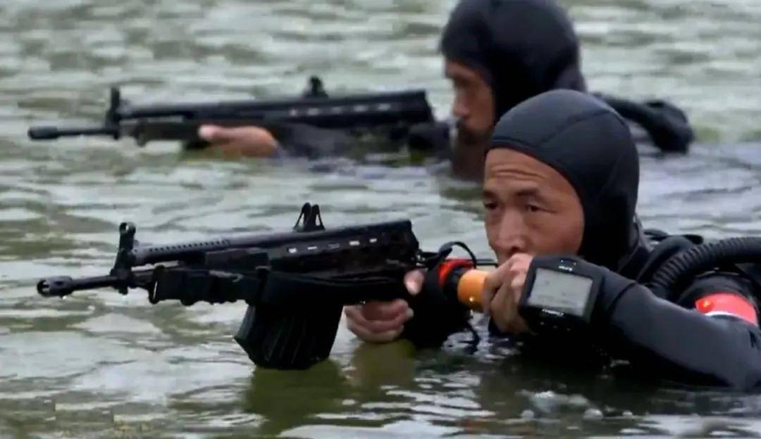 解放軍海軍裝備俄制AKS-74U，為啥不用國產(chǎn)步槍？