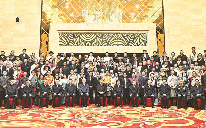 習(xí)近平抵拉薩出席西藏自治區(qū)成立六十周年慶祝活動(dòng)