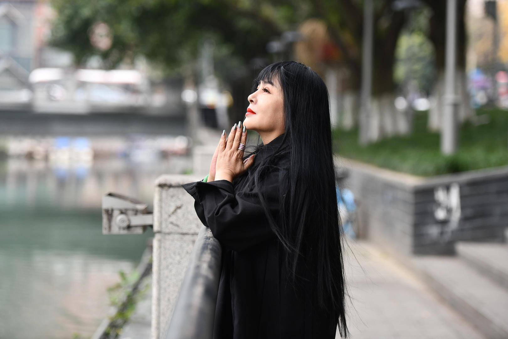 好友：千百惠在成都生活的這幾年，是她最無(wú)憂無(wú)慮的日子