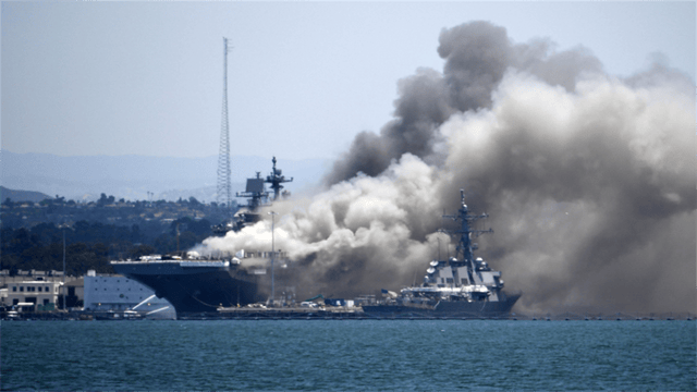 軍艦燃燒15小時(shí)！美瘋狂向日本求救，背后藏著個(gè)最不愿說的痛點(diǎn)
