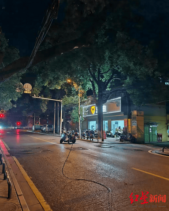 男主播騎車載女友回家被路邊掉落網(wǎng)線勒傷脖子，索賠3萬陷僵局 律師解讀該誰賠