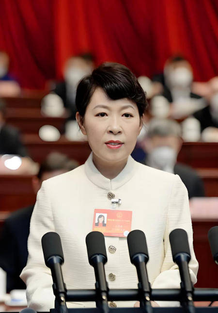 “換裝主席”王莉霞的墮落：從光鮮人設到腐敗深淵