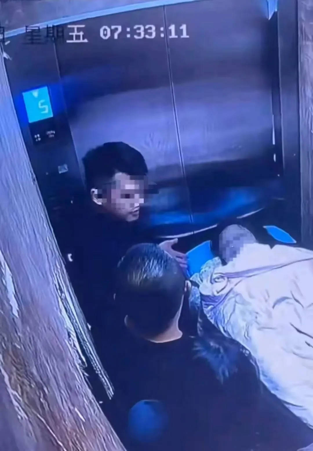移交異地公安偵辦！警方深夜通報“女子疑因家暴去世”，受害者家屬發(fā)聲，律師解讀