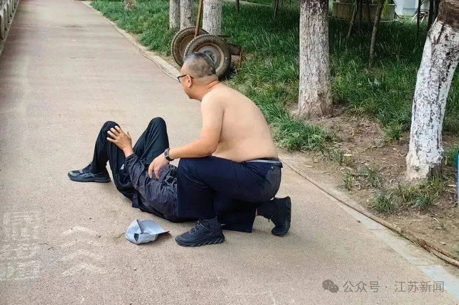 石家莊一公安局副局長(zhǎng)“赤膊上陣”，撲倒詐騙分子