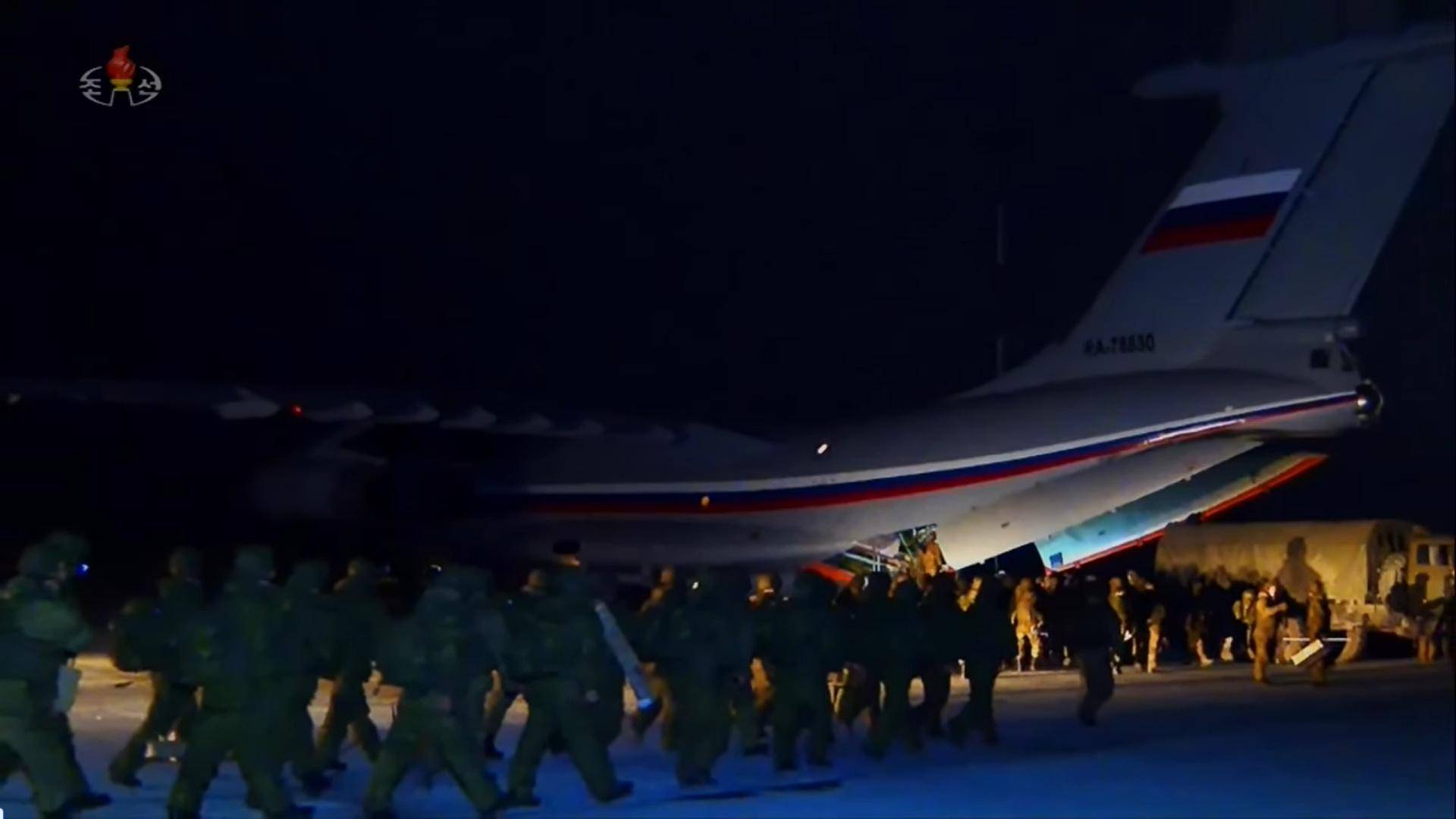 面對烏軍包圍，朝鮮少校與11名特種兵死戰(zhàn)不退，牽著手拉響光榮彈