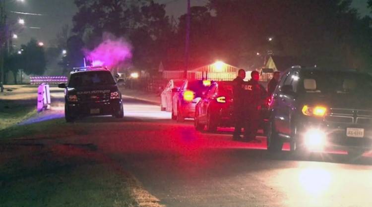 美國兩男子假扮警察向房主開槍被反殺