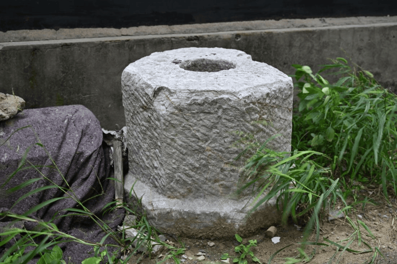 北京朝陽某小區(qū)發(fā)現(xiàn)石馬 文物專家現(xiàn)場鑒定