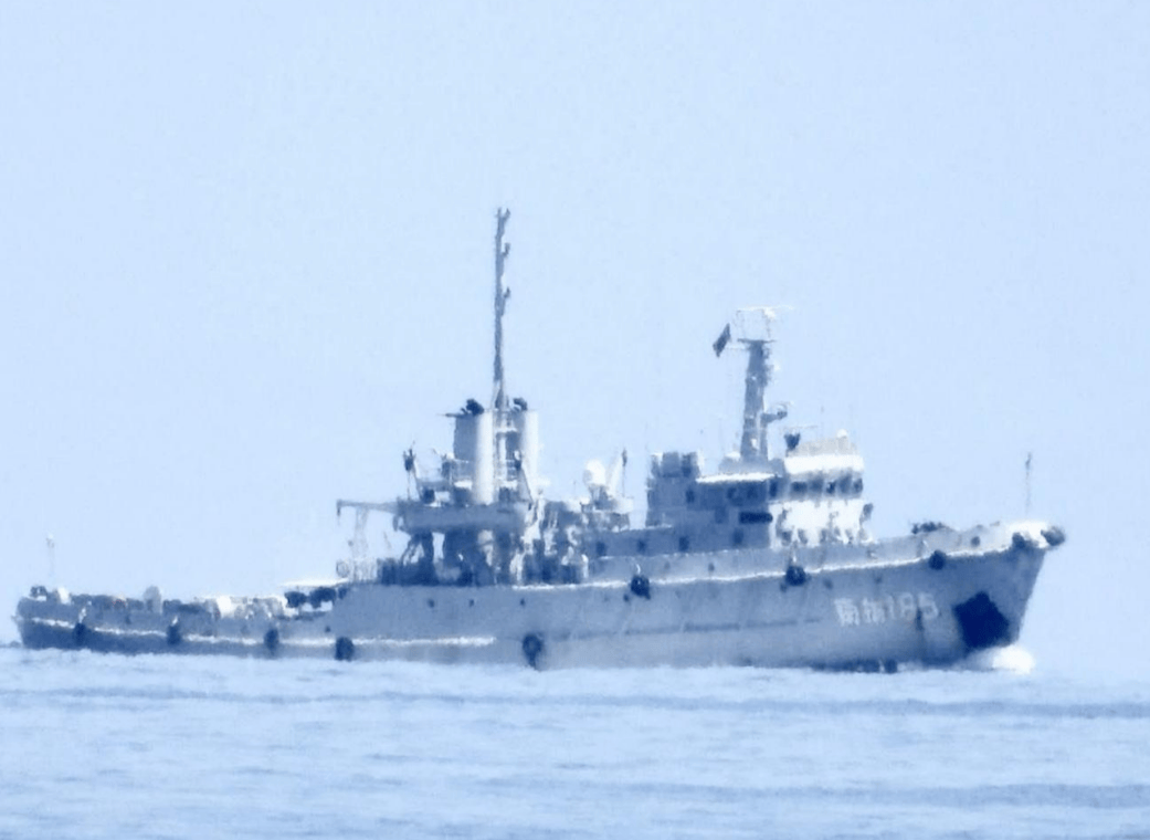 菲律賓海警傾巢而出，解放軍拖船抵達仁愛礁，要動手清理破船了？