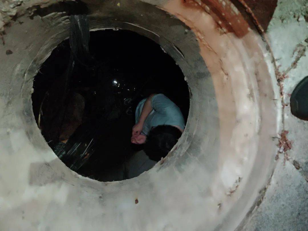 浙江一19歲男子與朋友在路上，走著走著人突然“消失”了！趕緊報警...