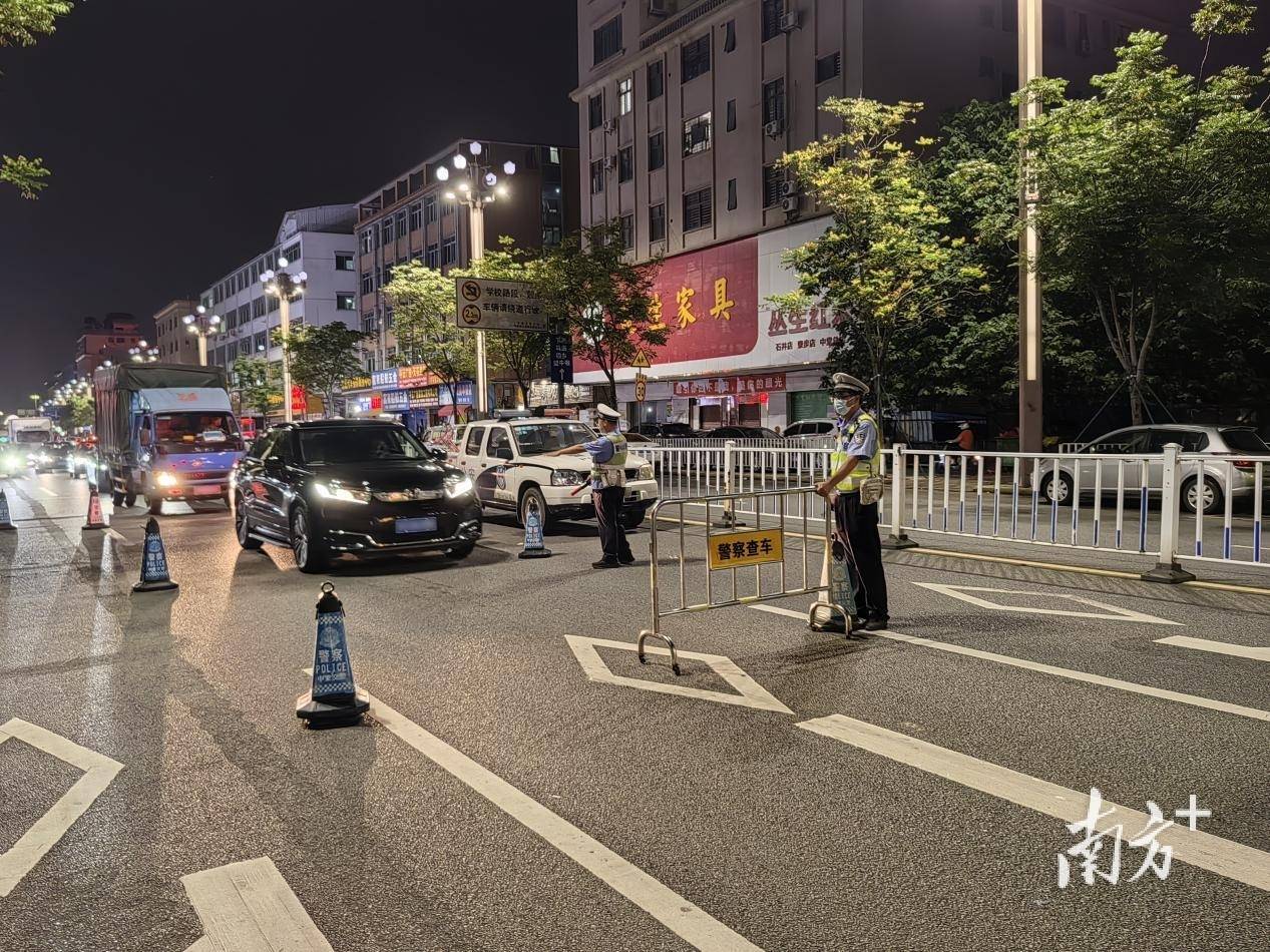 逢車必查！東莞交警嚴(yán)查交通違法行為