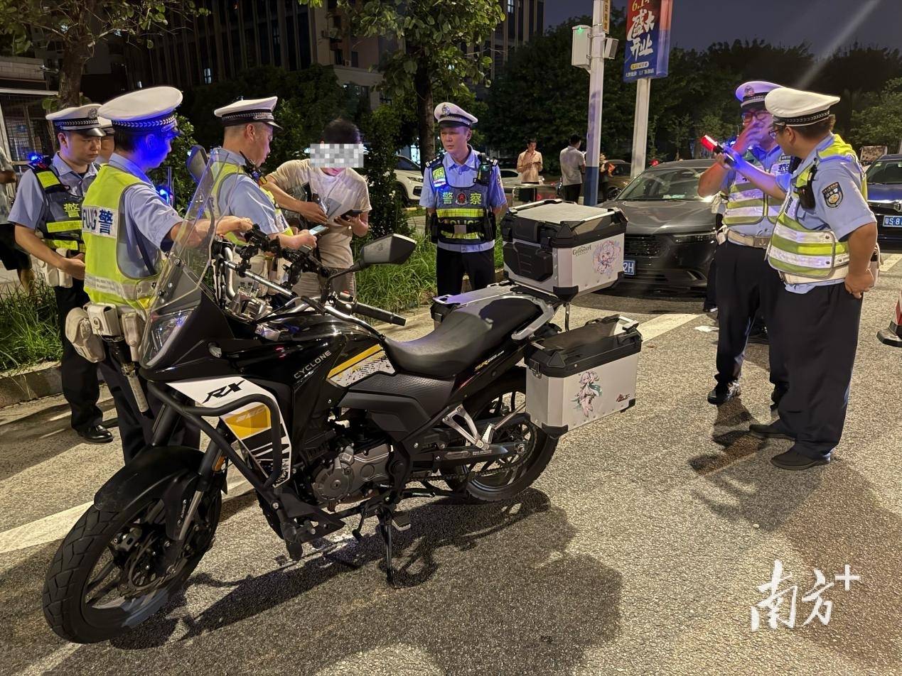 逢車必查！東莞交警嚴(yán)查交通違法行為