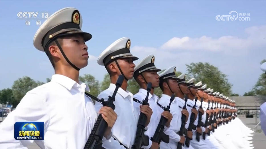 【探訪閱兵訓(xùn)練場(chǎng)】海軍方隊(duì) 青春飛揚(yáng) 扛起擔(dān)當(dāng)