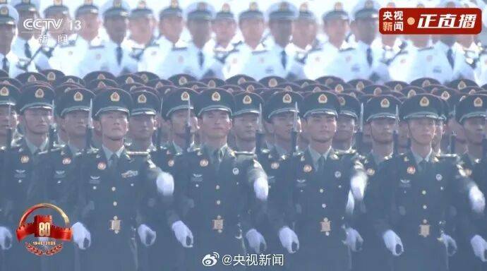殲20S、DF61導(dǎo)彈，震撼亮相！三支兵種首次亮相天安門廣場(chǎng)，空中梯隊(duì)?wèi)?zhàn)機(jī)起飛