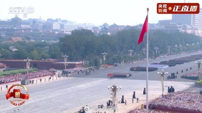 殲20S、DF61導(dǎo)彈，震撼亮相！三支兵種首次亮相天安門廣場(chǎng)，空中梯隊(duì)?wèi)?zhàn)機(jī)起飛