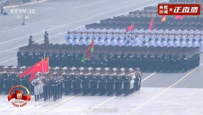 殲20S、DF61導(dǎo)彈，震撼亮相！三支兵種首次亮相天安門廣場(chǎng)，空中梯隊(duì)?wèi)?zhàn)機(jī)起飛