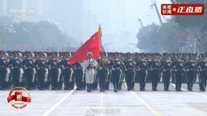 殲20S、DF61導(dǎo)彈，震撼亮相！三支兵種首次亮相天安門廣場(chǎng)，空中梯隊(duì)?wèi)?zhàn)機(jī)起飛