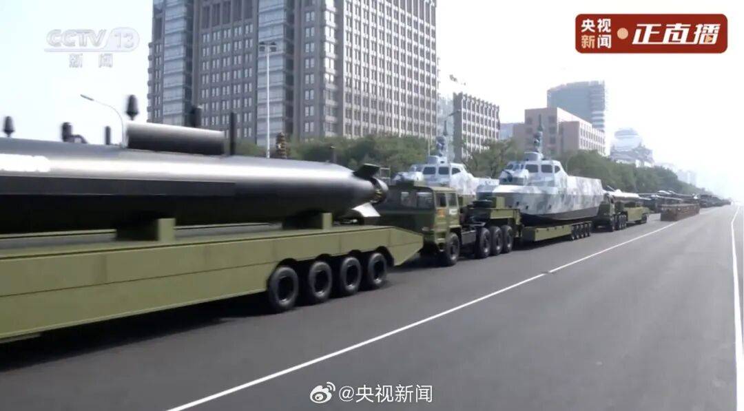 殲20S、DF61導(dǎo)彈，震撼亮相！三支兵種首次亮相天安門廣場(chǎng)，空中梯隊(duì)?wèi)?zhàn)機(jī)起飛