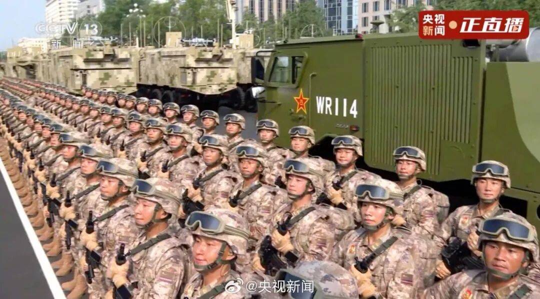 殲20S、DF61導(dǎo)彈，震撼亮相！三支兵種首次亮相天安門廣場(chǎng)，空中梯隊(duì)?wèi)?zhàn)機(jī)起飛