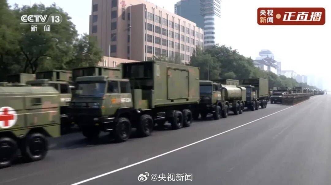 殲20S、DF61導(dǎo)彈，震撼亮相！三支兵種首次亮相天安門廣場(chǎng)，空中梯隊(duì)?wèi)?zhàn)機(jī)起飛